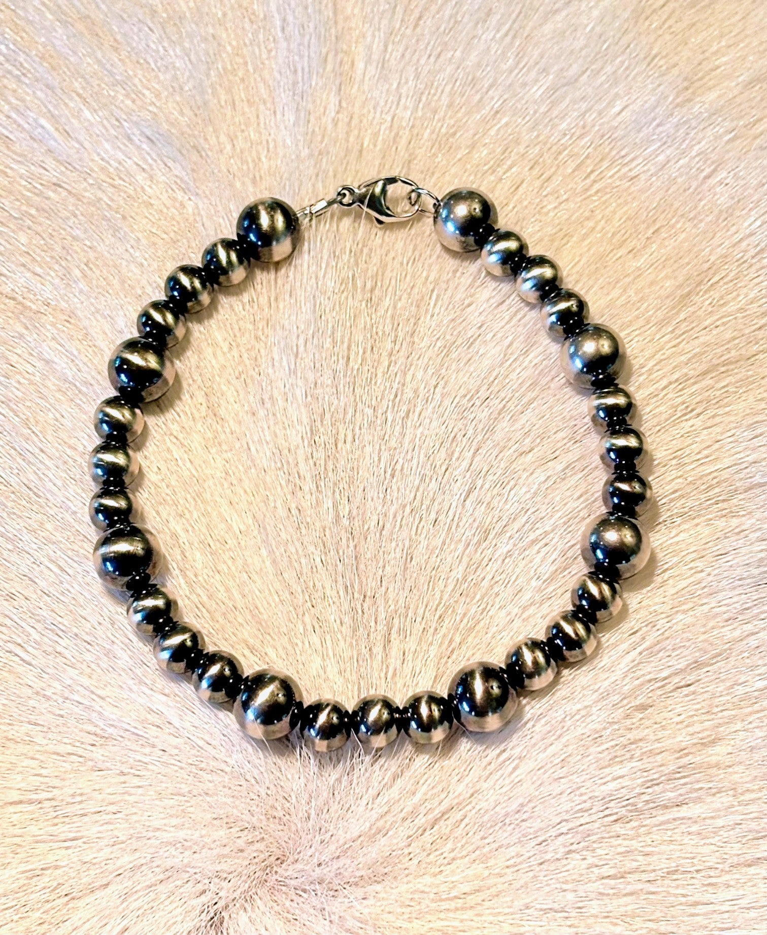 Navajo Pearl Graduated 6mm & 8mm Bracelet